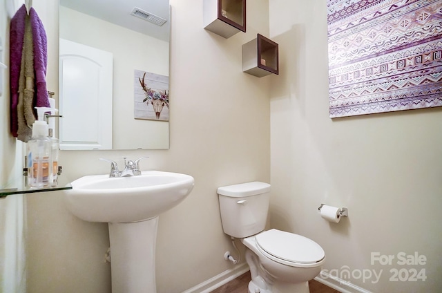 bathroom featuring toilet and sink