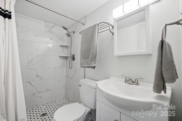 bathroom featuring a shower with curtain, vanity, and toilet