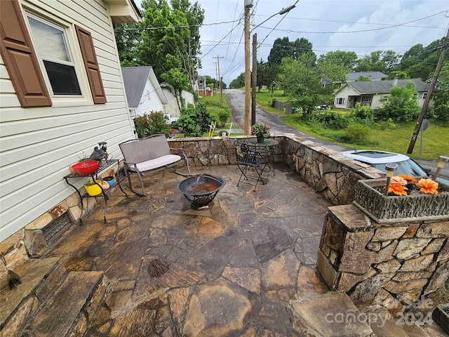 view of patio with an outdoor fire pit