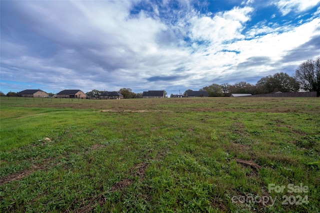 view of yard featuring a rural view