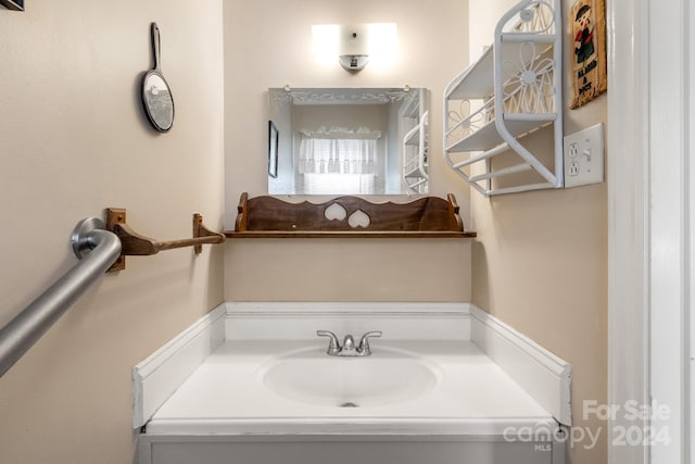 bathroom featuring sink