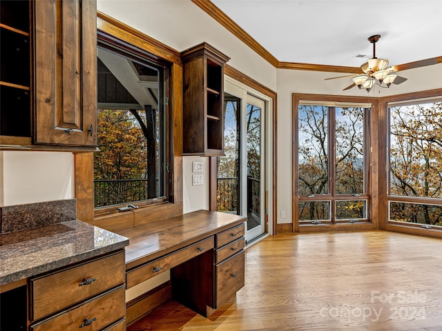 unfurnished office featuring ornamental molding, plenty of natural light, light hardwood / wood-style floors, and ceiling fan