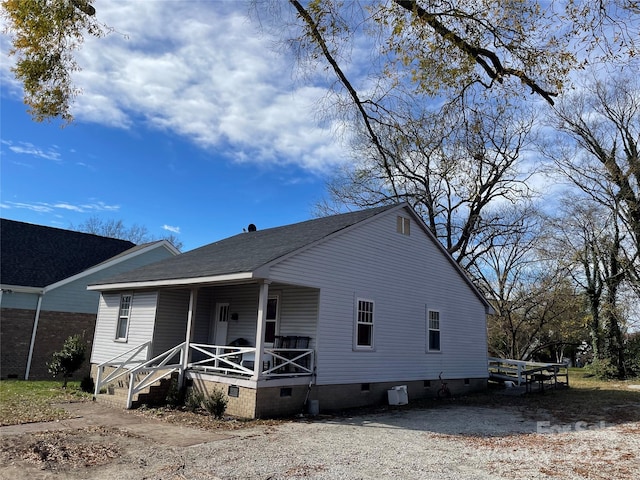 view of front of property with covered porch