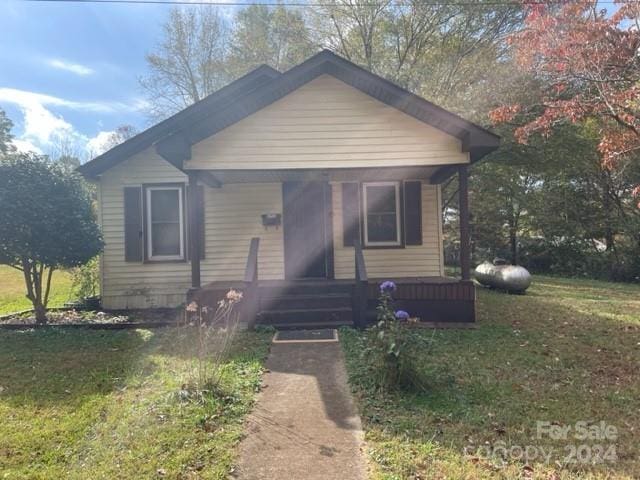 bungalow-style house with a front yard