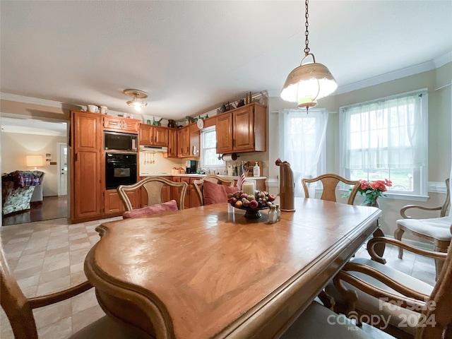 dining space featuring ornamental molding