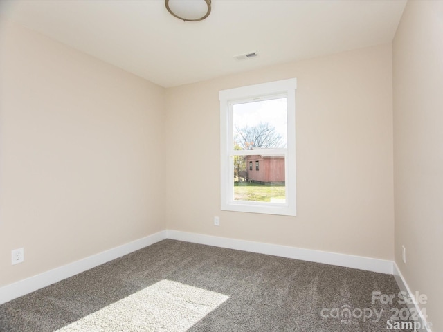 unfurnished room featuring carpet