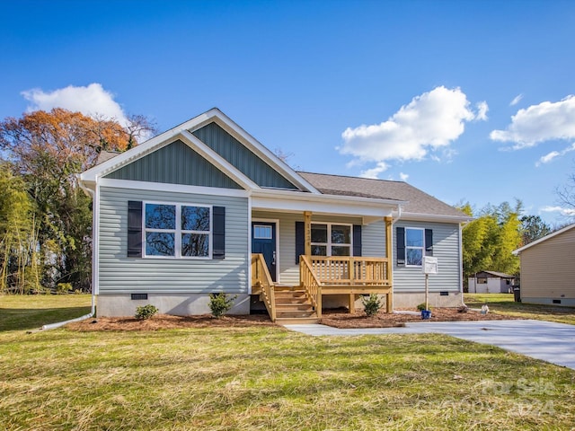 view of front of property with a porch and a front lawn