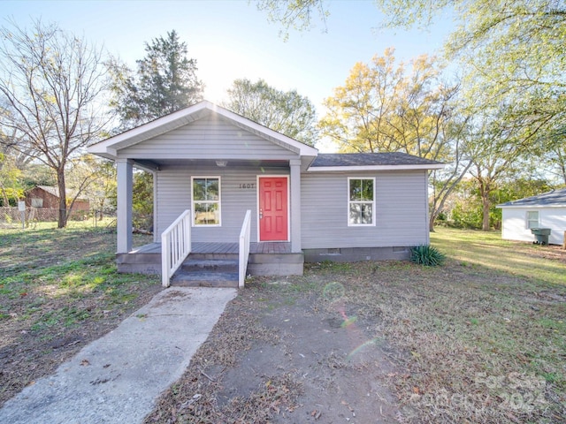 view of front of property with covered porch