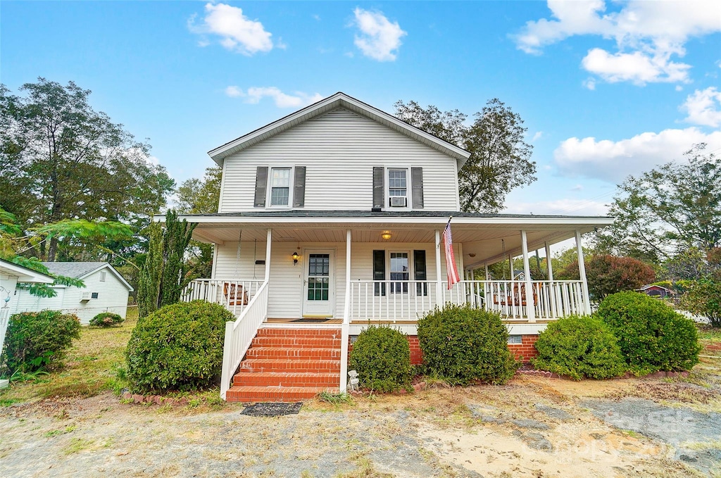 farmhouse featuring covered porch