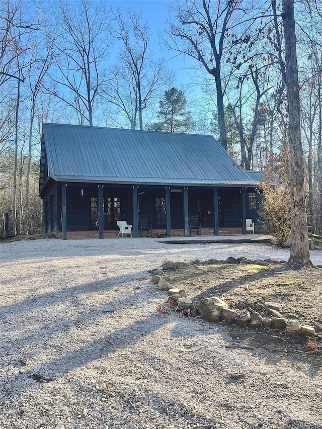 view of front of property featuring a porch