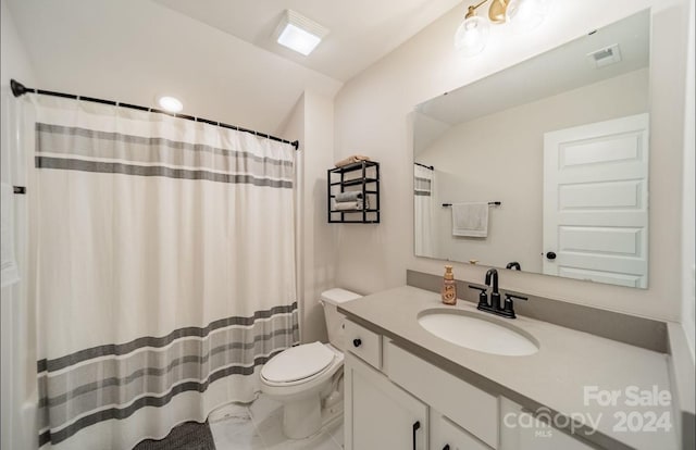 bathroom with vanity, curtained shower, and toilet