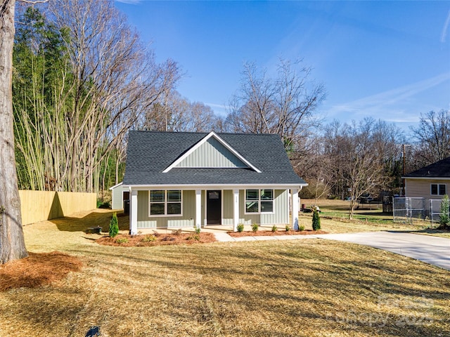 view of front facade with a porch and a front lawn