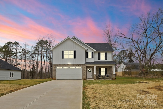 view of front facade featuring a garage and a lawn