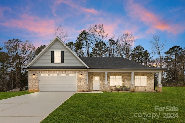 view of front of home featuring a yard and a garage