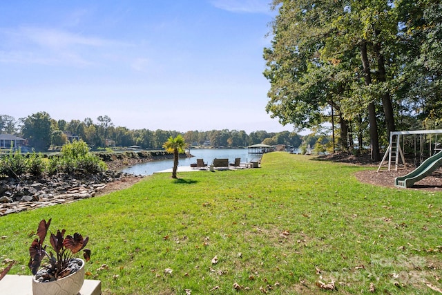 view of yard featuring a water view