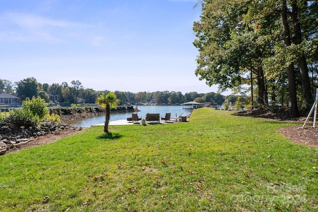 view of yard featuring a water view