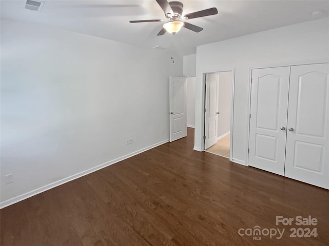 unfurnished bedroom with dark wood-type flooring and ceiling fan