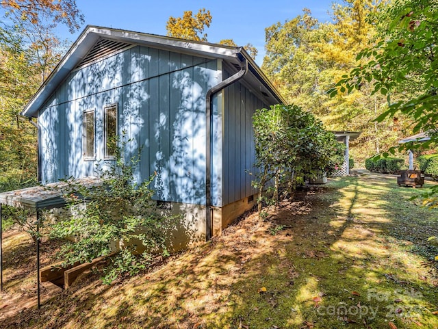 view of side of property with a lawn