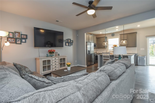living room with recessed lighting, dark wood finished floors, visible vents, baseboards, and ceiling fan