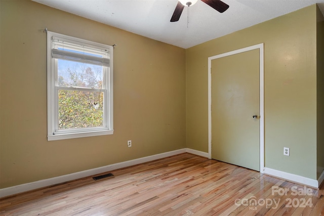 unfurnished room with light wood-type flooring and ceiling fan