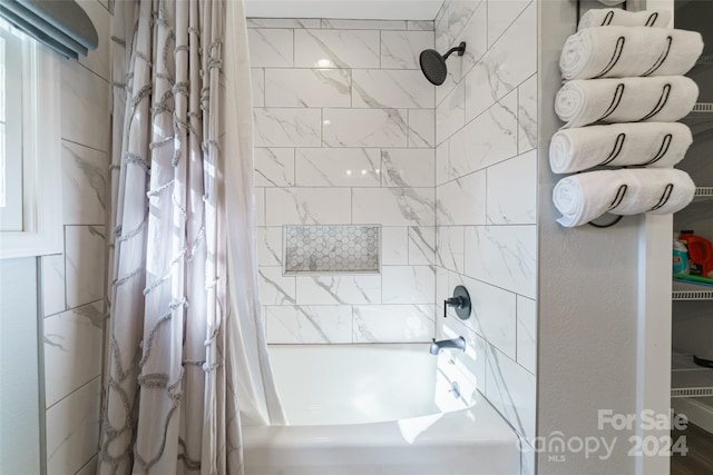 bathroom featuring shower / tub combo