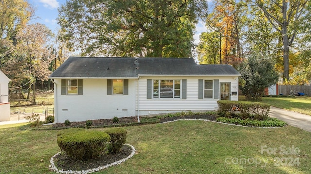 ranch-style house with a front yard