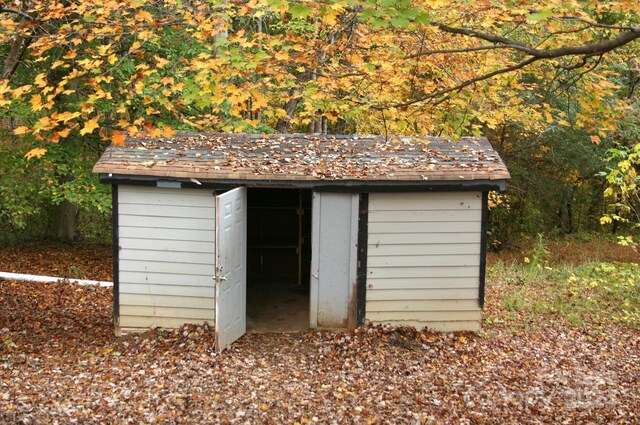 view of outdoor structure