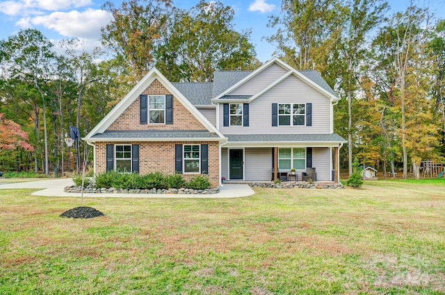 view of front facade featuring a front yard