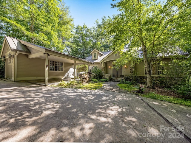 view of front of property