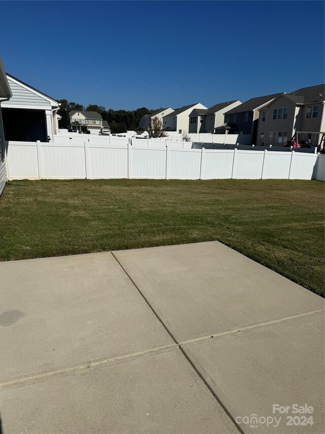 view of yard with a patio