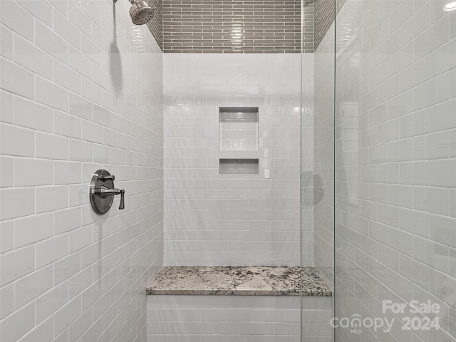 bathroom featuring tiled shower