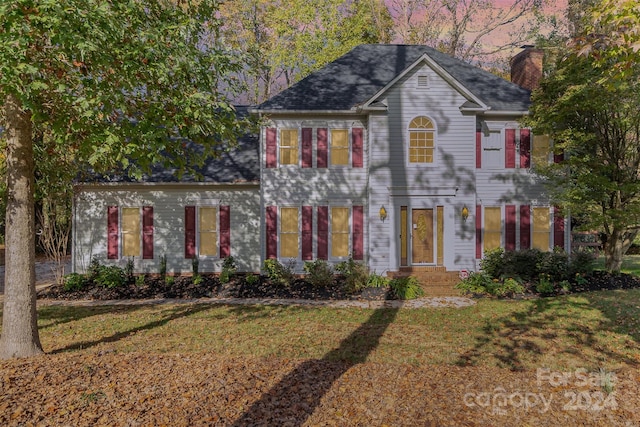 colonial inspired home with a front yard