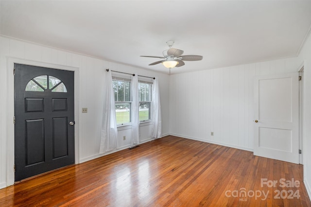 foyer featuring ornamental molding, hardwood / wood-style floors, a healthy amount of sunlight, and ceiling fan