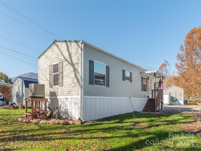 exterior space featuring a yard