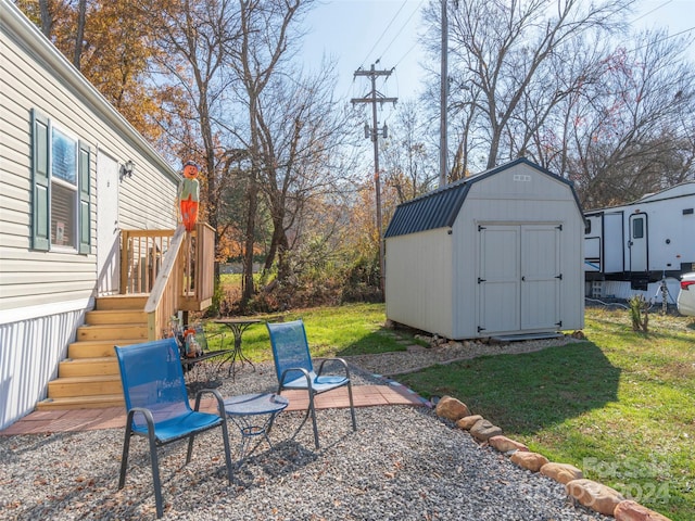 view of yard with a storage shed