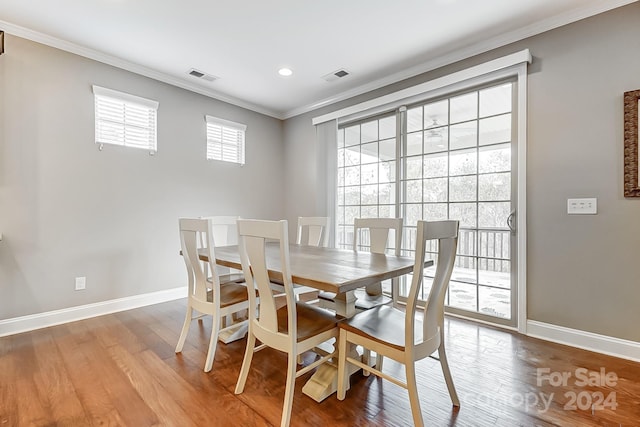 dining room featuring light wood-type flooring and ornamental molding