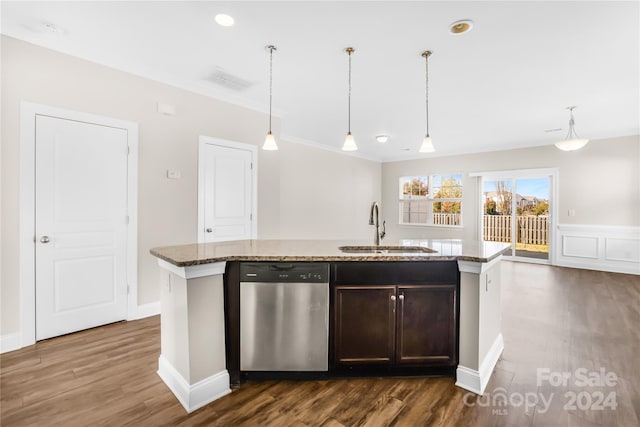 kitchen with sink, an island with sink, hanging light fixtures, stainless steel dishwasher, and dark hardwood / wood-style floors