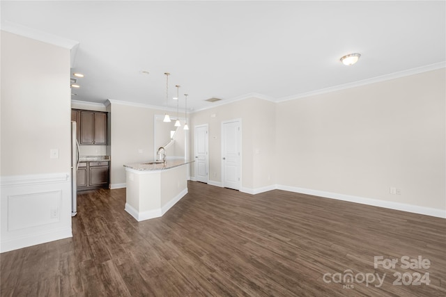 kitchen featuring a center island with sink, stainless steel refrigerator, ornamental molding, dark hardwood / wood-style floors, and pendant lighting