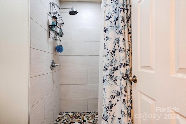 bathroom with a tile shower