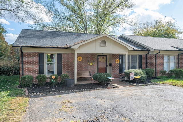 single story home with covered porch