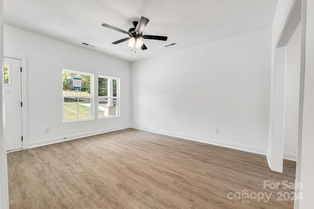 unfurnished room with light wood-type flooring and ceiling fan