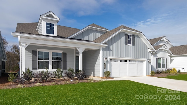 view of front facade featuring a front yard and a garage