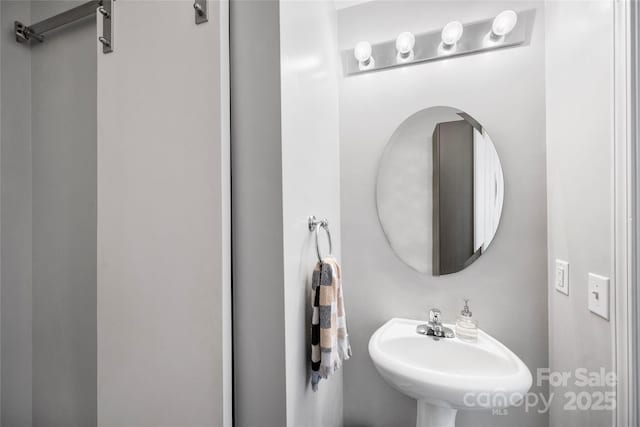 bathroom featuring sink