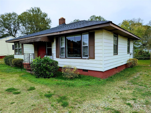 back of house featuring a lawn