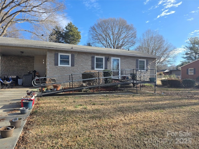 single story home featuring a front lawn