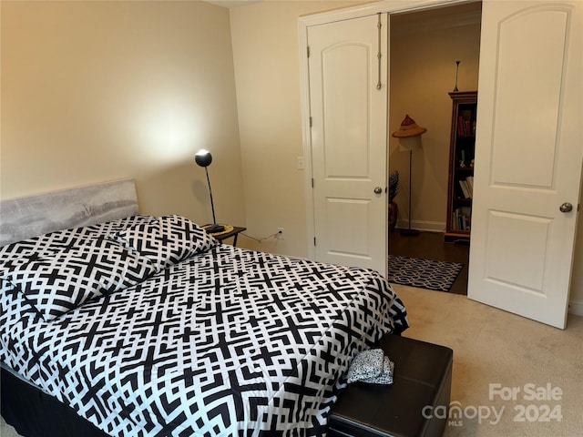 bedroom featuring carpet flooring and a closet