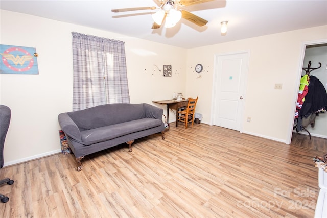 sitting room featuring light hardwood / wood-style floors and ceiling fan