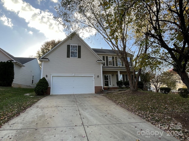 view of front property featuring a garage