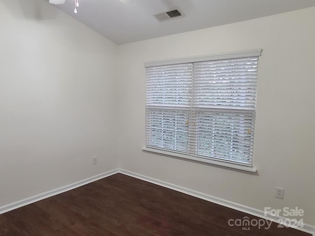 unfurnished room with wood-type flooring and ceiling fan