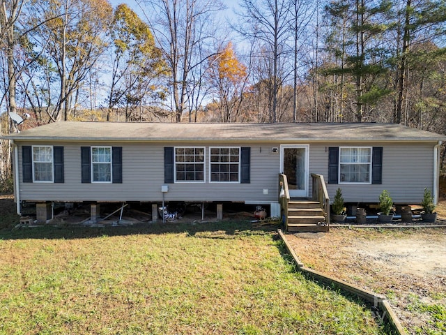 view of front of house featuring a front lawn